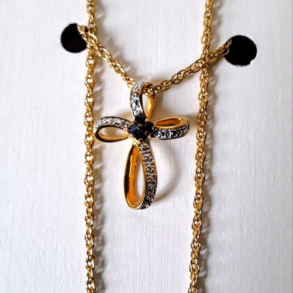 Vintage/Infinity Cross With 4 Ruby Center/woven Gold Chain/Cross Necklace/70's